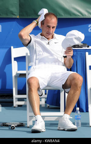 DELRAY Beach, FL - novembre 08: ospitano oggi Matt Laurer partecipare al Chris Evert/Raymond James Pro-Celebrity classico del tennis a Delray Beach Tennis Center il 8 novembre 2009 in Delray Beach, Florida Persone: Matt Lauer Foto Stock