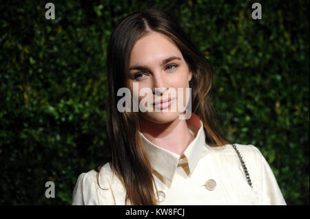 NEW YORK, NY - 18 aprile: Laura amore partecipa alla undicesima edizione Chanel Tribeca Film Festival Artisti Cena presso Balthazar il 18 aprile 2016 a New York City. Persone: Laura amore Foto Stock