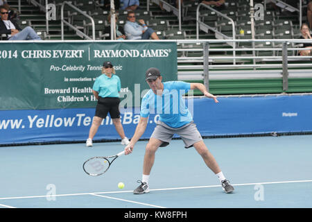 DELRAY Beach, FL - 22 novembre: partecipa alla venticinquesima edizione del Chris Evert/Raymond James Pro-Celebrity classico del tennis a Delray Beach Tennis Center il 22 novembre 2014 in Delray Beach, Florida persone: Foto Stock