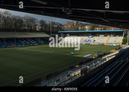 Halifax, Regno Unito. 01 gen 2018. Vista generale del MBI Stadio di Shay prima FC Halifax Town v Macclesfield in Vanarama National League su lunedì 1 gennaio 2018 presso il MBI Stadio di Shay, Halifax, West Yorkshire. Foto di Mark P Doherty. Credito: catturati Fotografia di luce limitata/Alamy Live News Foto Stock