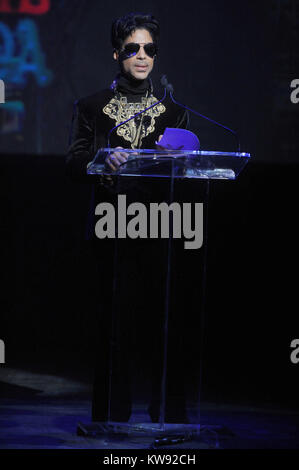 NEW YORK - 14 ottobre: il principe annuncia il suo prossimo tour 'Welcome 2 America' al Teatro Apollo il 14 ottobre 2010 in New York City People: Prince Foto Stock