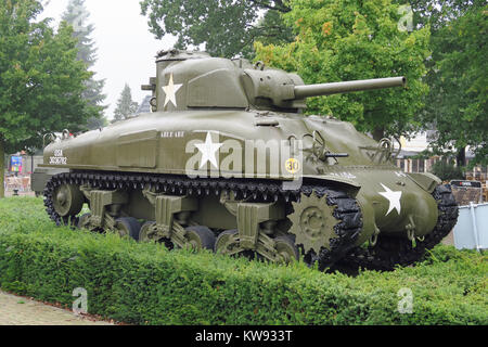 M4 carro Sherman conservati ed esposti al di fuori del Museo Nazionale della Guerra, Overloon, Paesi Bassi Foto Stock