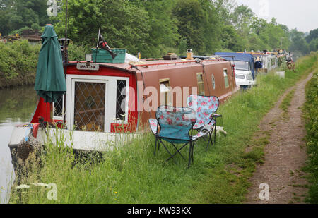 Imbarcazioni strette lungo il Grand Union Canal a knowle west midlands Foto Stock