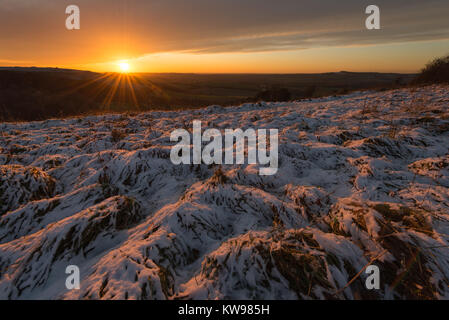 Coperta di neve vecchia Winchester Hill, South Downs National Park, Hampshire, Inghilterra, Sud REGNO UNITO Foto Stock