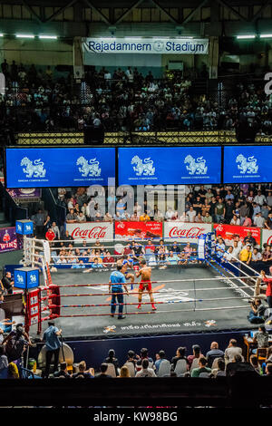 Rajadamnern stadium è un muay thai boxing stadium a Bangkok in Tailandia Foto Stock