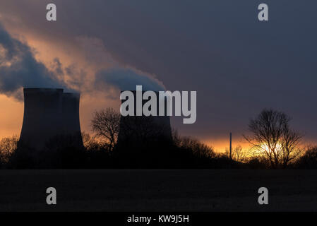 Fiddlers Ferry power station tramonto. Foto Stock