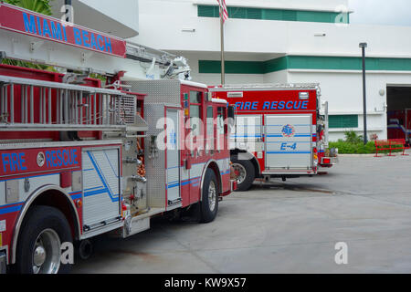 Motore Fire presso la stazione dei vigili del fuoco, Miami, Florida, Stati Uniti d'America Foto Stock