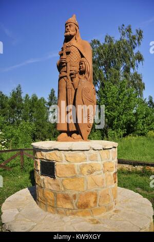 Scultura di Wladyslaw Herman (Ladislas Herman) e Boleslao Krzywousty (Boleslao il Wry a bocca di lupo), Inowlodz, Lodzkie voivodato, Polonia Foto Stock