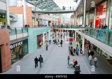 Liverpool, Merseyside, Regno Unito - 20 Febbraio 2009: Liverpool One shopping center all aria aperta nel centro della città Foto Stock