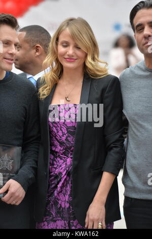 MIAMI, FL - Dicembre 09: Foto di Cameron Diaz ring in mezzo alle voci di impegno al ''Annie'' Walk of Fame cerimonia al Bayfront Park Miami il 9 dicembre 2014 a Miami in Florida Persone: Cameron Diaz Foto Stock