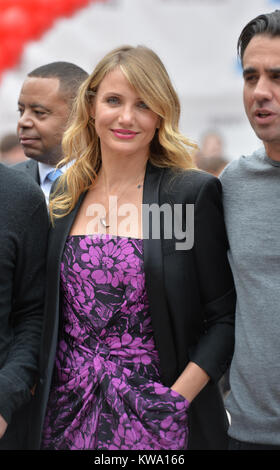 MIAMI, FL - Dicembre 09: Foto di Cameron Diaz ring in mezzo alle voci di impegno al ''Annie'' Walk of Fame cerimonia al Bayfront Park Miami il 9 dicembre 2014 a Miami in Florida Persone: Cameron Diaz Foto Stock