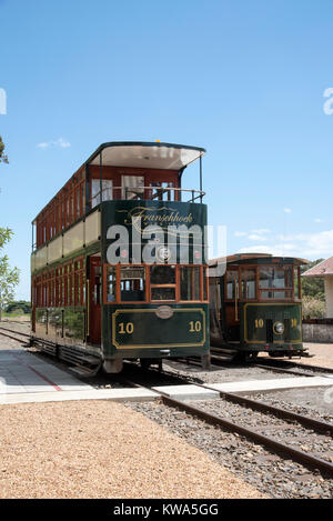 Groot Drakenstein, Western Cape, Sud Africa. Dicembre 2017. Due escursioni tram di vino presso la vecchia stazione ferroviaria. Foto Stock