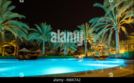 Oman Piscina a Barr Al Jissah in Oman Shangri-la resort. Si trova a circa 20 km a est di Moscato. Foto Stock