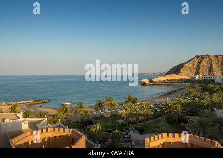 Oman paesaggio della costa a Barr Al Jissah in Oman Shangri-la resort. Si trova a circa 20 km a est di Moscato. Foto Stock