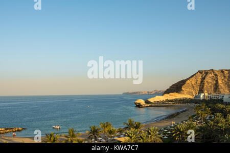 Oman paesaggio della costa a Barr Al Jissah in Oman Shangri-la resort. Si trova a circa 20 km a est di Moscato. Foto Stock