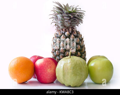 Frutti colorati sfondo. (Fuoco selettivo) Foto Stock