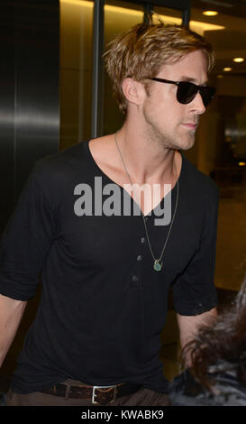 TORONTO, ON - Settembre 08: Ryan Gosling arriva a Toronto Pearson International Airport per questo anni .2011 Toronto International Film Festival. L 8 settembre 2011 a Toronto in Canada. Persone: Ryan Gosling Foto Stock