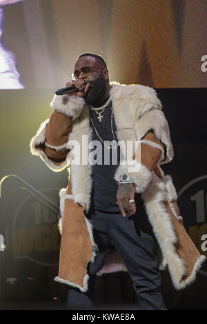 Dicembre 30, 2017 - Chicago, Illinois, Stati Uniti - Rick Ross durante il 2017 WGCI grande marmellata alla United Center di Chicago, Illinois (credito Immagine: © Daniel DeSlover via ZUMA filo) Foto Stock