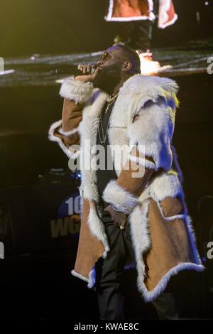 Dicembre 30, 2017 - Chicago, Illinois, Stati Uniti - Rick Ross durante il 2017 WGCI grande marmellata alla United Center di Chicago, Illinois (credito Immagine: © Daniel DeSlover via ZUMA filo) Foto Stock