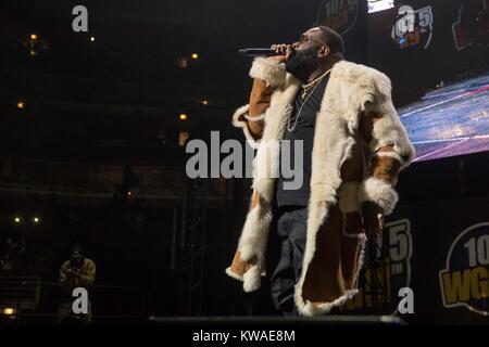 Dicembre 30, 2017 - Chicago, Illinois, Stati Uniti - Rick Ross durante il 2017 WGCI grande marmellata alla United Center di Chicago, Illinois (credito Immagine: © Daniel DeSlover via ZUMA filo) Foto Stock