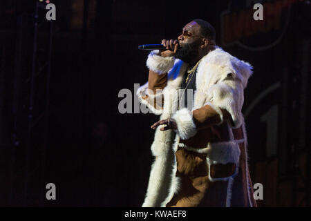 Dicembre 30, 2017 - Chicago, Illinois, Stati Uniti - Rick Ross durante il 2017 WGCI grande marmellata alla United Center di Chicago, Illinois (credito Immagine: © Daniel DeSlover via ZUMA filo) Foto Stock