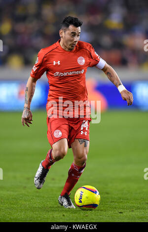 30 DIC 2017: Toluca centrocampista Rubens Sambueza (14) in azione durante il tour Ãguila partita di calcio tra Toluca e Club America di BBVA Compass Stadium di Houston, TX. Chris Brown/CSM Foto Stock