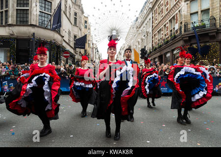 Londra, Gran Bretagna. 1a gen, 2018. Gli artisti interpreti o esecutori parade durante l annuale il giorno di Capodanno sfilata in London, Gran Bretagna, il 1 gennaio 2018. Credito: Ray codolo/Xinhua/Alamy Live News Foto Stock