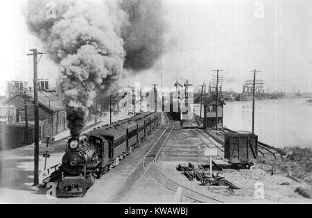 Teh primo treno express lascia Greymouth porta, Westland, per Christchurch. Nuova Zelanda, 1923. Foto Stock