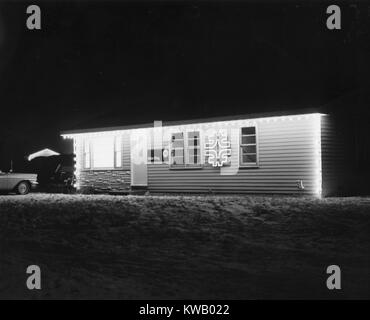 Stati Uniti National Agricultural Library building illuminato di notte, STATI UNITI D'AMERICA, 1968. () Foto Stock