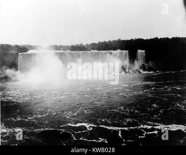 Vista delle Cascate del Niagara, nello Stato di New York, Stati Uniti d'America, 1950. () Foto Stock