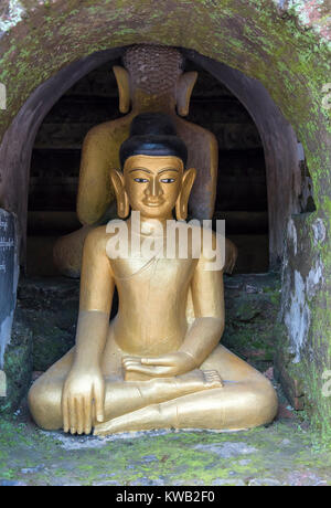 Statua di Buddha in nicchia a Shitthaung Paya, Mrauk U, Birmania (Myanmar) Foto Stock