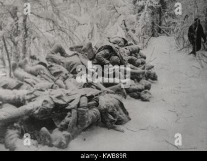 Congelati corpi dei morti (sovietica russa) soldati uccisi nella Guerra Russo-Finnish. Ca. Nov. 1939-marzo 1940. Guerra mondiale 2. (BSLOC 2014 8 56) Foto Stock