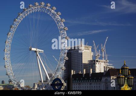 Il London Eye, City of Westminster, South Bank. Londra, Regno Unito. Dicembre, 2017. Foto Stock