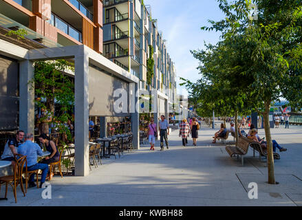 Edifici residenziali e ristoranti a Barangaroo Sud precinct a Wulugul a piedi edifici, il Porto di Darling, Sydney, Australia Foto Stock