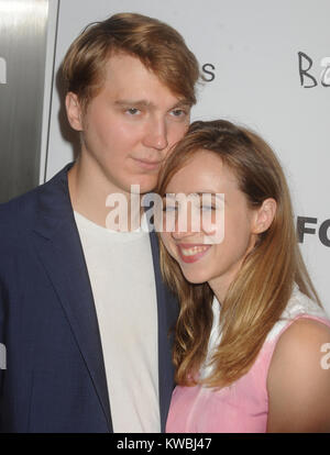 NEW YORK, NY - Luglio 07: Paul Dano Zoe Kazan assiste il 'Boyhood' New York premiere presso il Museo di Arte Moderna di Luglio 7, 2014 in New York City People: Paul Dano Zoe Kazan Foto Stock