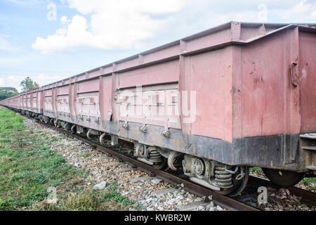 Foto di carrelli è utilizzato principalmente per trasportare pietre e carboncini Foto Stock