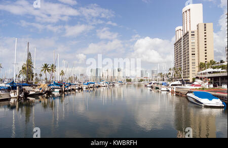 Laguna Kahanamoku Marina vicino alla spiaggia di Waikiki a Honolulu HI America del Nord Foto Stock