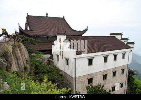 Tempio buddista Tiantai sulla sommità del monte in Jiuhua Shan, Cina Foto Stock