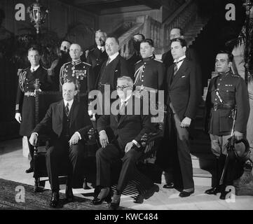 President Coolidge invita il Presidente Machado di Cuba presso l'Ambasciata di Cuba a Washington. Aprile 22, 1927. Gerardo Machado primo termine (1925-29) godette di un periodo di prosperità. La seconda fu catturato in effetti della Grande Depressione e la sua crescente uso della forza per tenere premuto il tasto di accensione. Nel 1933 egli è stato rovesciato da un golpe incruento aiutata dall'U.S. (BSLOC 2015 15 124) Foto Stock