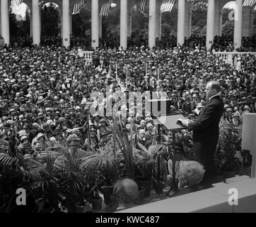 Presidente Calvin Coolidge offrendo Memorial Indirizzo presso Arlington anfiteatro. Maggio 30, 1924. (BSLOC 2015 15 125) Foto Stock