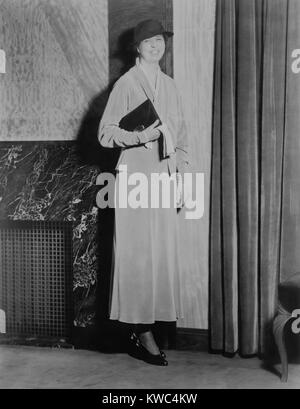 Eleanor Roosevelt, il giorno dell'inaugurazione 1933. La nuova First Lady indossato una lavanda velvet giorno il vestito che è ora nella raccolta del Smithsonian Institution. (BSLOC 2015 2 243) Foto Stock