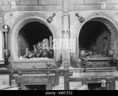 I forni crematori al campo di concentramento di Buchenwald vicino a Jena, Germania, Aprile 16, 1945. I prigionieri provenienti da tutta Europa e l'Unione Sovietica ha lavorato come lavoro forzato in locali fabbriche di armamenti. La maggior parte dei morti sono state causate dalla malnutrizione, superlavoro e condizioni difficili. Essa è stata liberata dal 6° Divisione Corazzate, noi Terza Armata, 11 aprile 1945, guerra mondiale 2 (BSLOC 2015 13 5) Foto Stock