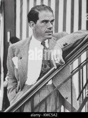 Frank Capra, regista, a bordo della SS Rex proveniente dall' Italia a New York, 24 giugno 1937. (BSLOC 2015 14 169) Foto Stock