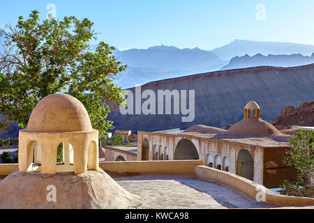 Edificio di argilla nei pressi di Pir-e-Naraki Santuario a Yazd, Iran. Foto Stock