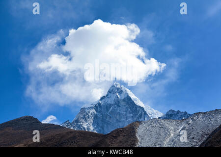 Himalaya, Nepal, Nov 2017 -Dingboche village 4000 m sopra il livello del mare nel Parco di Sagarmatha sulla strada per il Monte Everest Base Foto Stock