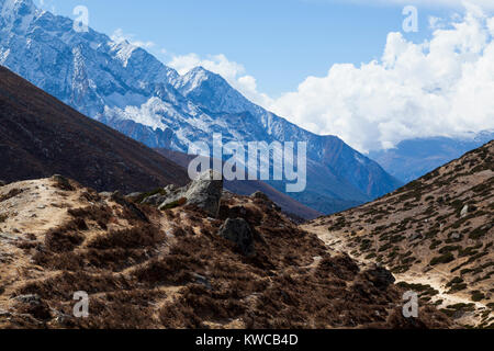 Himalaya, Nepal, Nov 2017 -Dingboche village 4000 m sopra il livello del mare nel Parco di Sagarmatha sulla strada per il Monte Everest Base Foto Stock