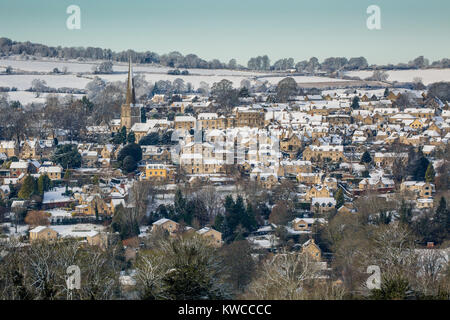 Il pittoresco villaggio di Painswick in Cotswolds dopo una nevicata, Gloucestershire, Regno Unito Foto Stock