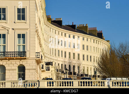 Adelaide Crescent stile Regency edifici su Brighton e lungomare Hove Regno Unito Foto Stock