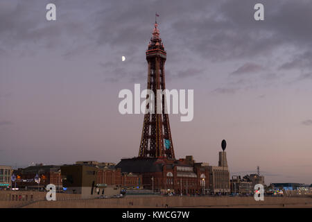 La Blackpool Tower e luna Foto Stock