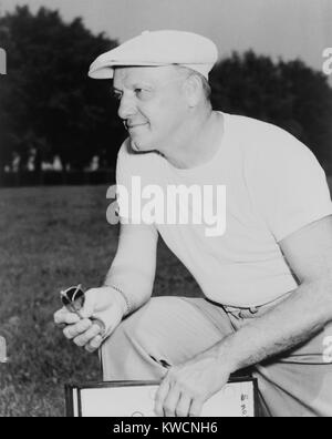 George Halas, fondatore e allenatore di Chicago Bears nel 1949. Egli è stato uno dei co-fondatori della National Football League (NFL) nel 1922. - (BSLOC 2014 17 170) Foto Stock